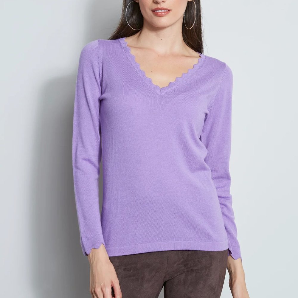Elie Tahari Scallop V-Neck Sweater.  Tags are on it. XS